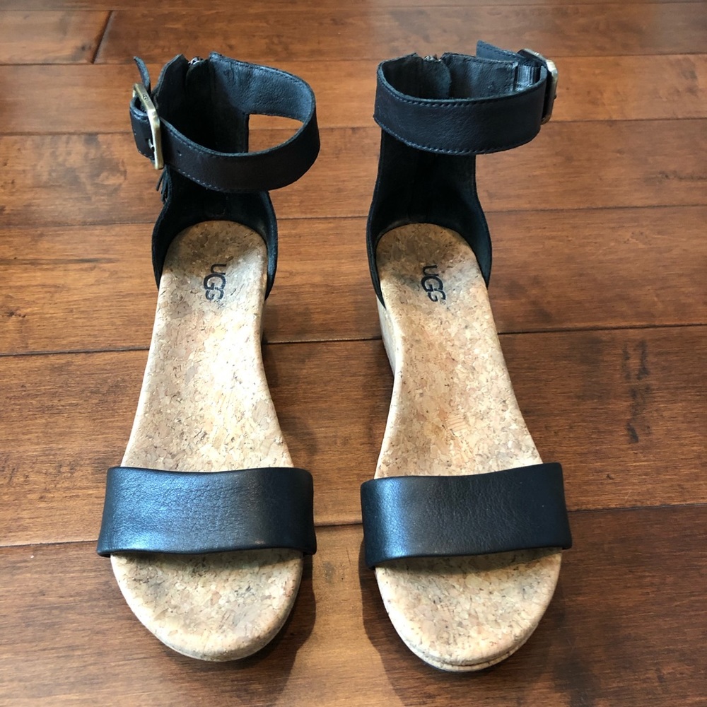 Ugg Zoe Sandals